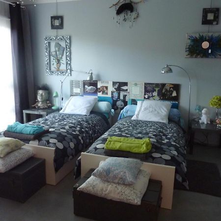Loft Atypique Bed and Breakfast Villeneuve-de-Rivière Exteriör bild