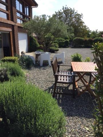 Loft Atypique Bed and Breakfast Villeneuve-de-Rivière Exteriör bild