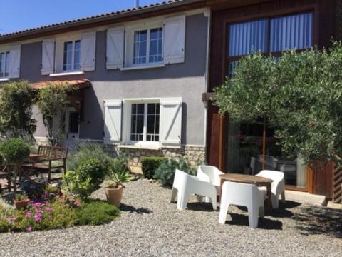 Loft Atypique Bed and Breakfast Villeneuve-de-Rivière Exteriör bild