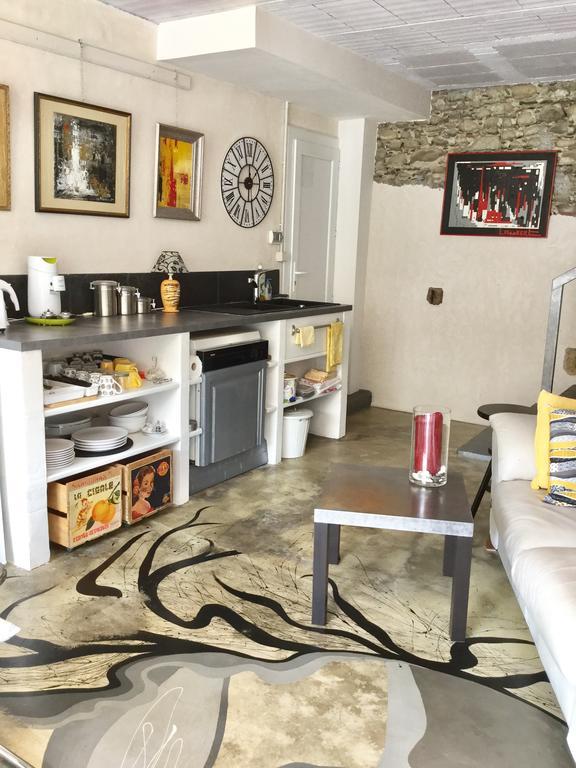 Loft Atypique Bed and Breakfast Villeneuve-de-Rivière Exteriör bild