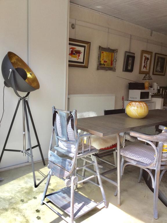 Loft Atypique Bed and Breakfast Villeneuve-de-Rivière Exteriör bild
